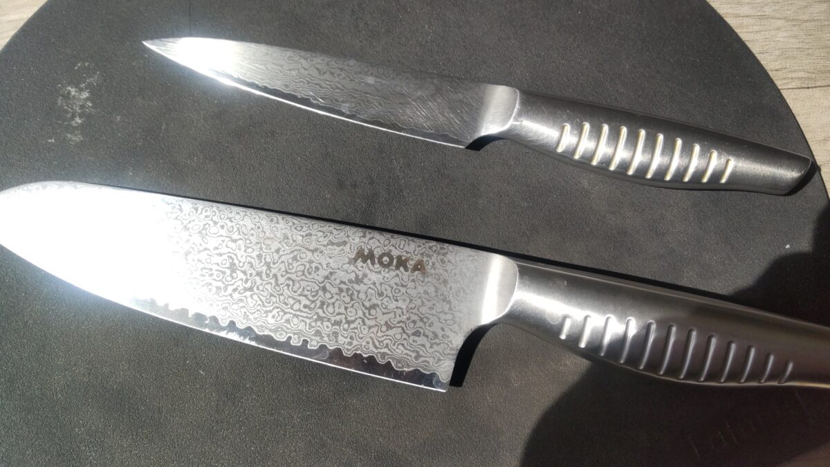 一人暮らしの自炊で使っているMOKAの三徳包丁とペティナイフ