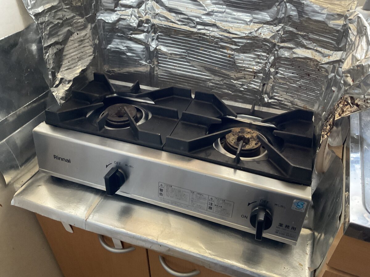魚焼きグリルがないリンナイ業務用ガステーブルコンロRSB-211SVを設置したショウのキッチン