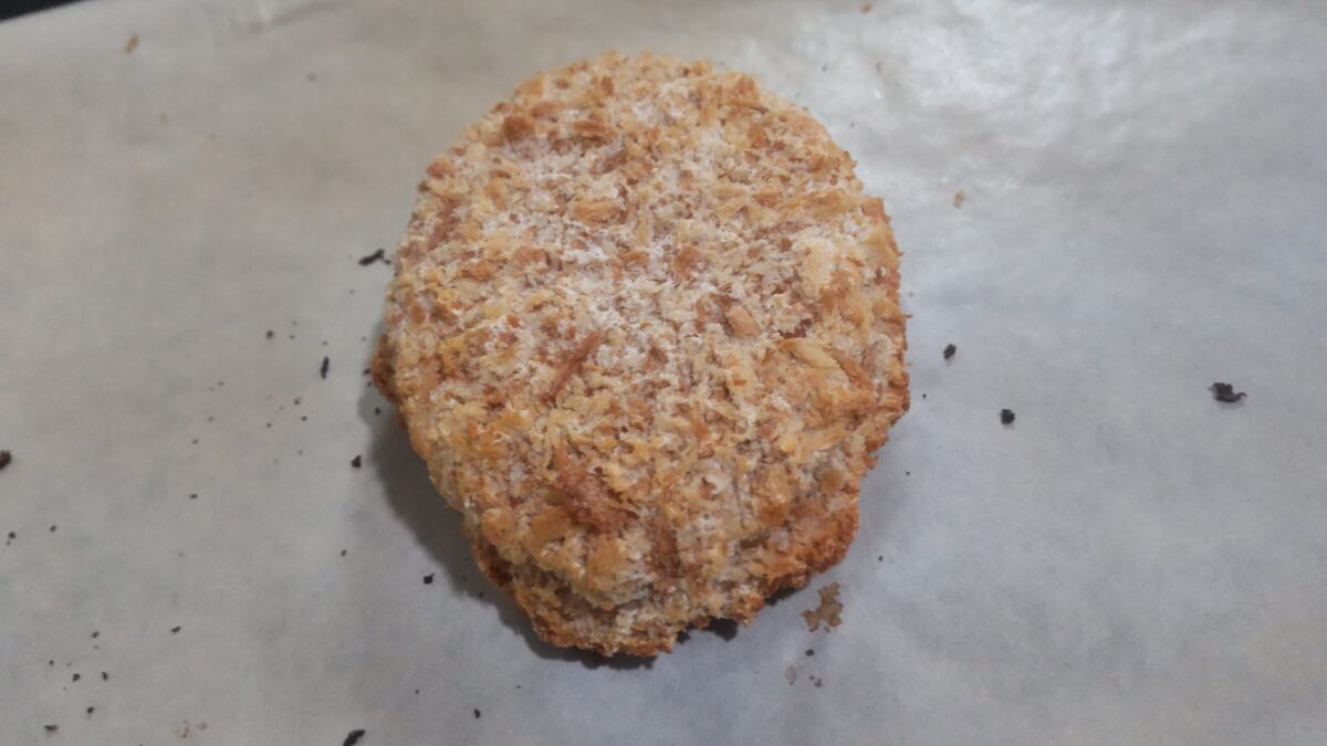 オーブンの熱風調理で衣に焼き色がついた冷凍コロッケ