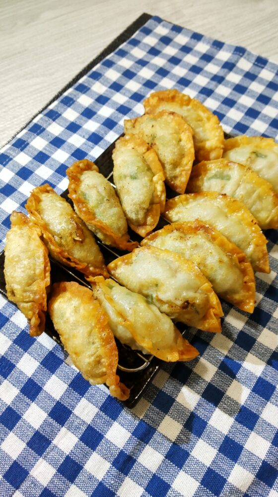 オーブンでこんがり焼き上げた手作り餃子
