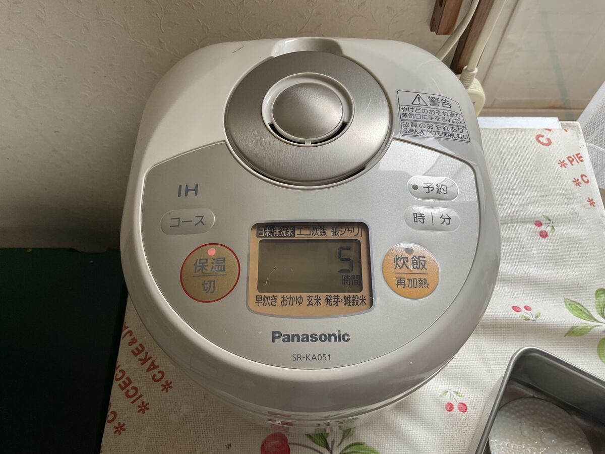 実家で使用しているパナソニックSR-KA051 IH炊飯器の操作パネル