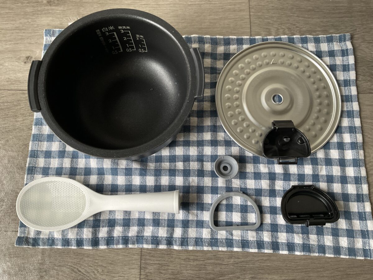 シャープKS-CF05C-B炊飯器の内釜や内ぶたなど取り外して洗う部品