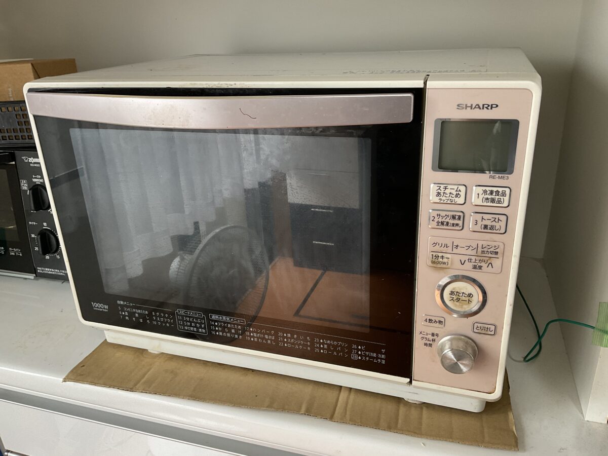 実家で使用しているシャープRE-ME3スチーム機能付きオーブンレンジの正面