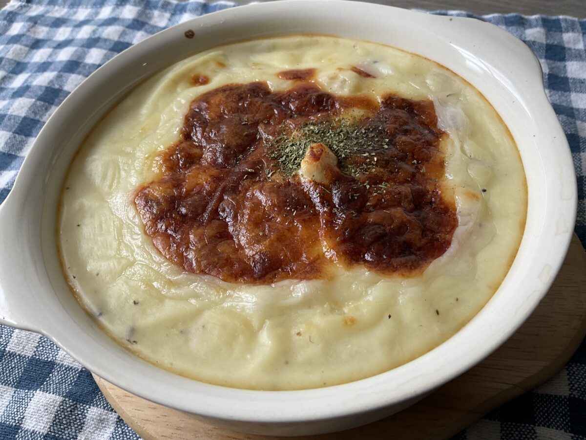 東芝オーブンレンジER-YD70-Kで焼いたチーズに香ばしい焼き色が付いた手作りグラタン