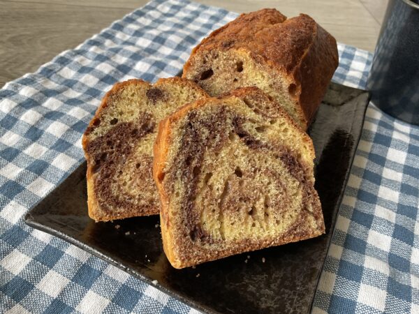 東芝ER-YD70-Kで焼いたマーブルパウンドケーキの断面と焼き上がり