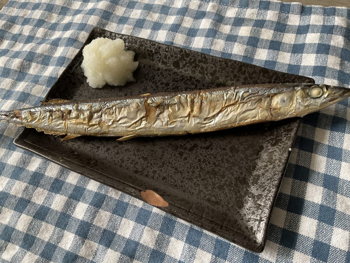 東芝オーブンレンジER-YD70-Kで焼いたさんまに大根おろしを添えた焼き魚