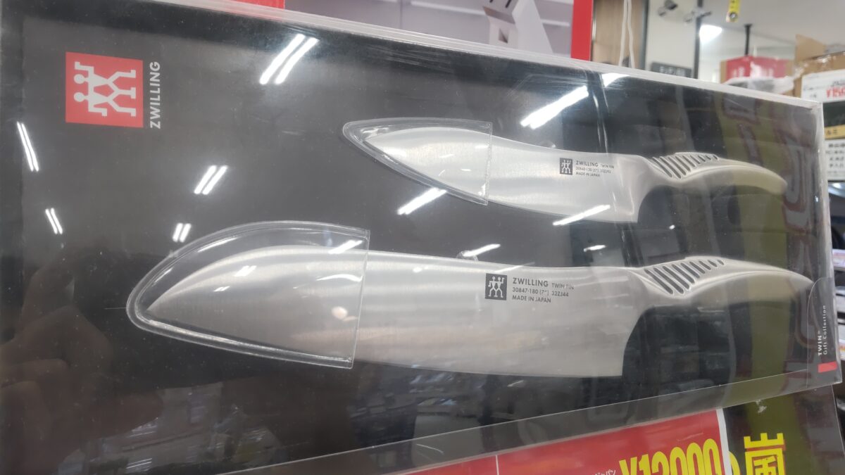 高級調理器具のプレゼント候補になるツヴィリングTWIN FINのステンレス包丁2本セット